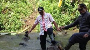 Ini Batu Bersusun Misterius yang Dihancurkan karena Isu Mistis