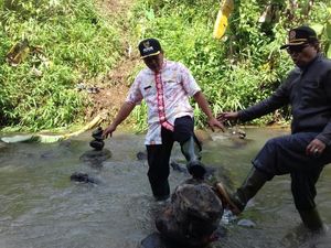 Ini Batu Bersusun Misterius yang Dihancurkan karena Isu Mistis Ini Batu Bersusun Misterius yang Dihancurkan karena Isu Mistis