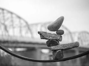 Bikin Tenang, Rock Balancing Disebut Punya Manfaat Mirip Yoga Bikin Tenang, Rock Balancing Disebut Punya Manfaat Mirip Yoga