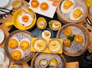 Bikin Gemes! 10 Tampilan Makanan Bertema si Telur Pemalas di Kafe Gudetama