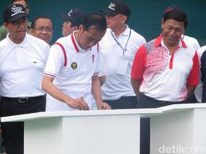Berkaus Polo, Jokowi Resmikan Lapangan Tenis Senayan