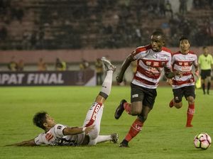 Dicoret dari Timnas karena Cedera, Greg Kok Malah Main di Madura? Dicoret dari Timnas karena Cedera, Greg Kok Malah Main di Madura?