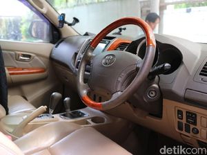 Begini Cara Teddy Menyesuaikan Menyetir di Daerah Setir Kiri Begini Cara Teddy Menyesuaikan Menyetir di Daerah Setir Kiri