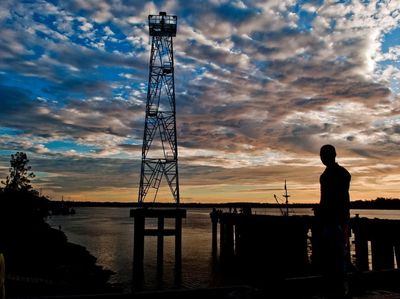 Asmat Dalam Bingkai Foto, Kisah Kabupaten di Atas Rawa
