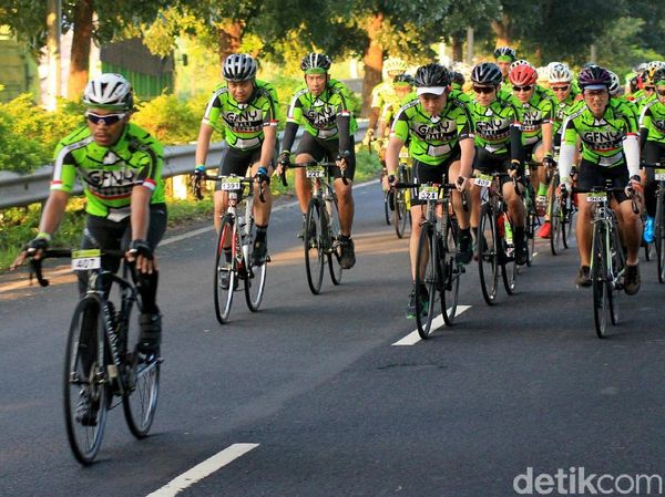 Pegowes GFNY Ngos-ngosan di Tanjakan Bangbang, Dihibur View Danau Batur
