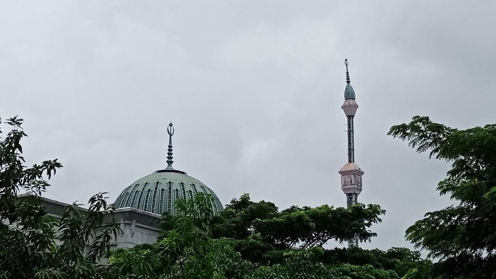 Penampakan Miringnya Kubah Masjid Islamic Centre Koja