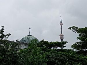 Penampakan Miringnya Kubah Masjid Islamic Centre Koja