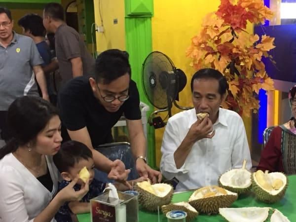 Dari yang Sederhana Sampai Makan Bersama Raja Arab, Ini Gaya Makan Presiden Jokowi