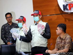 Arisan Jadi Kode Kumpulkan Duit untuk Suap ke Bupati Jombang Arisan Jadi Kode Kumpulkan Duit untuk Suap ke Bupati Jombang