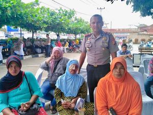 82 Warga Tak Mampu di Rohil Bisa Melihat Kembali dengan Jernih