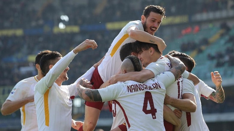 Gol Cepat Cengiz Under Menangkan Roma atas Verona Gol Cepat Cengiz Under Menangkan Roma atas Verona