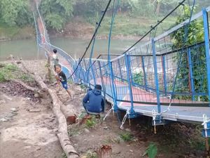 Cerita Korban yang Terempas Saat Jembatan Gantung Cianjur Putus Cerita Korban yang Terempas Saat Jembatan Gantung Cianjur Putus
