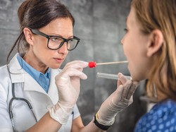 9 Tanda-tanda Kanker Tenggorokan, Perokok Wajib Tahu