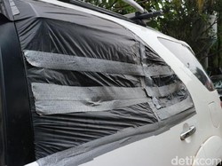 Pakai Pelat B di Barcelona, Kaca Mobil Yana dan Teddy Dipecah Orang
