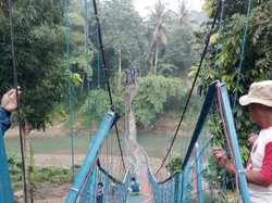 Jembatan Gantung di Cianjur yang Putus Baru Satu Bulan Diresmikan