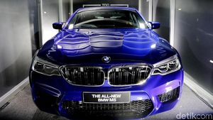 Intip BMW M5 Terbaru di Dalam Container di Thailand