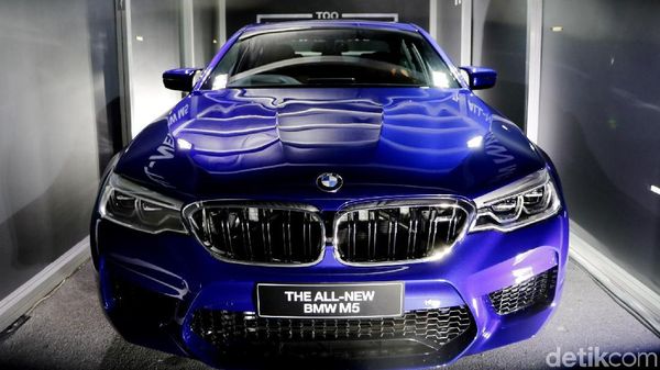 Intip BMW M5 Terbaru di Dalam Container di Thailand