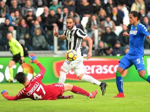 Higuain Hat-trick, Juve Hancurkan Sassuolo 7-0