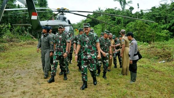 Panglima TNI Tinjau Lokasi Pangkalan TNI di Papua