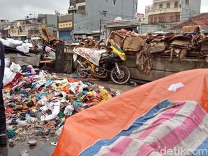 Foto: Sumbangan Pakaian untuk Korban Kebakaran Taman Sari Dibuang Foto: Sumbangan Pakaian untuk Korban Kebakaran Taman Sari Dibuang