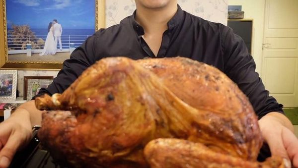 Ini Bukti Kalau Christian Sugiono Doyan Makan dan Jago Masak