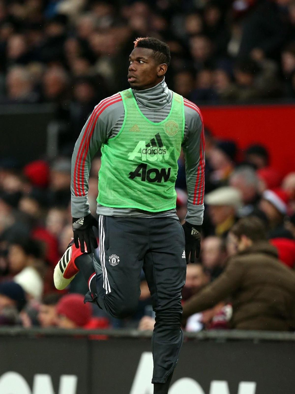 Paul Pogba cuma jadi cadangan saat menghadapi Huddersfield (Alex Morton/Getty Images)