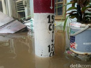 Permukiman Terendam 125 Cm, Begini Kondisi Banjir di Kampung Melayu Permukiman Terendam 125 Cm, Begini Kondisi Banjir di Kampung Melayu