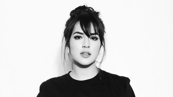 Tinggalkan Gaun Glamour, Lihat Gaya Artis Indonesia Saat Cuma Pakai Kaus