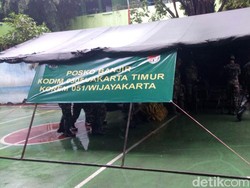 TNI Siapkan Posko Bantu Korban Banjir di Kampung Melayu
