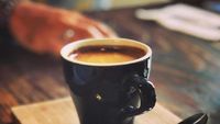 Lapar atau Pengin Ngopi? Kafe Ini Punya Pilihan Kopi dan Makanan Enak