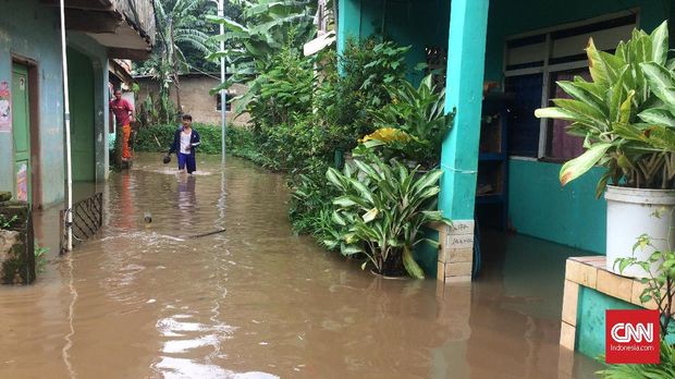 Sedia Getek, Warga Cawang Terbiasa dengan Banjir