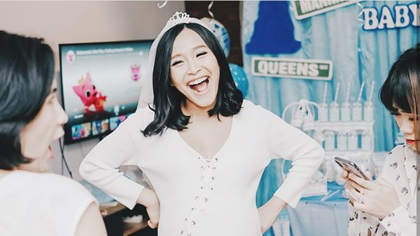 Happy-nya Rinni Wulandari Saat Dapat Kejutan Baby Shower
