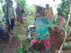 Akibat Tanah Bergerak, Sejumlah Makam di Banjarnegara Dipindah