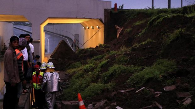 Kereta Bandara Tak Beroperasi Hingga Evaluasi Longsor Selesai