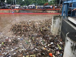 Level Air Turun, Status di Pintu Air Manggarai Kini Siaga 2