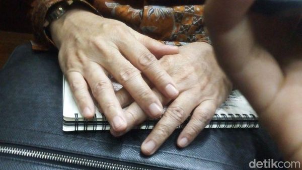 Saat Novanto Keluarkan Buku Catatan di Sidang, Tapi Kok Ditutupi?
