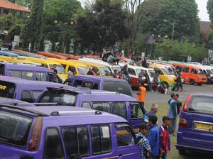 Tolak Ojek Online, Sopir Angkot Garut Ancam Tak Bayar Retribusi