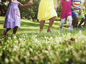 Ini tentang Dong Chim, Permainan Tusuk Bokong Pakai Jari