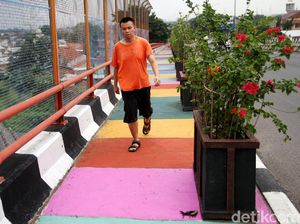 Bak Pelangi, Trotoar di Bekasi Ini Berwarna-warni