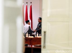 Jokowi Bentuk Komite Keuangan Syariah