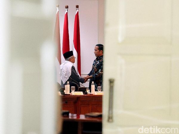 Jokowi Bentuk Komite Keuangan Syariah