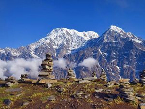 Fenomena Batu Bersusun Juga Ada di Papua dan Himalaya Fenomena Batu Bersusun Juga Ada di Papua dan Himalaya