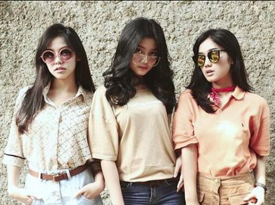 3 Artis Cantik Pemain Film Dilan 1990 Ini Juga Sahabatan di Dunia Nyata