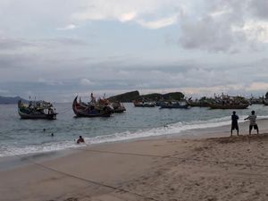 Cantiknya Pantai Papuma di Jember