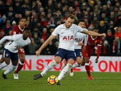 Kane sukses menjaringkan bola di masa injury time, hingga membuat laga selesai dengan skor akhir 2-2. (Foto: Andrew Yates/Reuters)