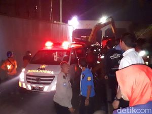 Bisa Komunikasi, 1 Korban Longsor di Bandara Soetta Diberi Oksigen Bisa Komunikasi, 1 Korban Longsor di Bandara Soetta Diberi Oksigen