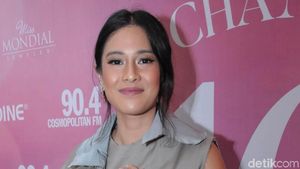 Penampilan Dian Sastro dengan Kain Sumba