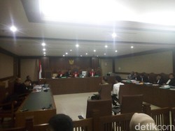 Saksi Sebut Nur Alam Pinjam Nama Perusahaan untuk Buka Rekening