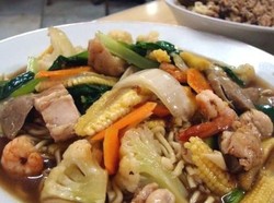 Ah.. Sedapnya Mendung Begini Makan Cap Cay Kuah Hangat