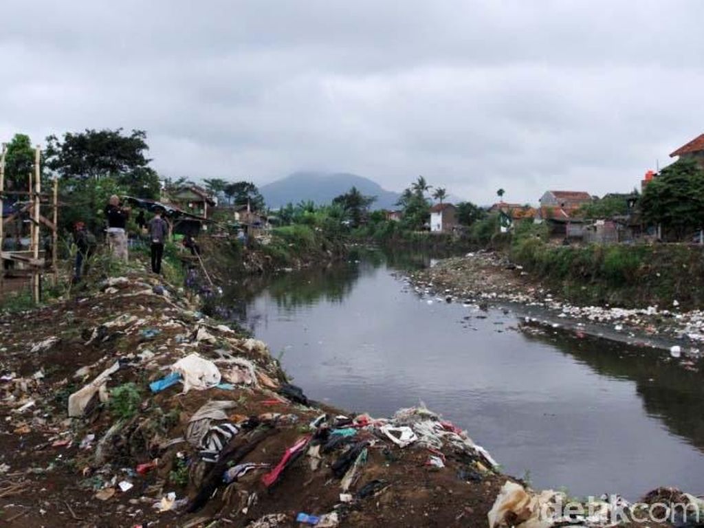 RI Gandeng Korsel Awasi Pencemaran Limbah Industri di Sungai Citarum RI Gandeng Korsel Awasi Pencemaran Limbah Industri di Sungai Citarum